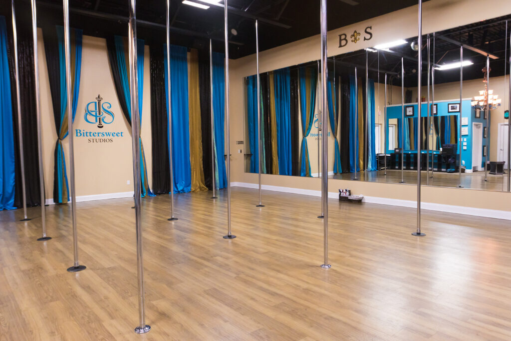 pole studio with mirrors